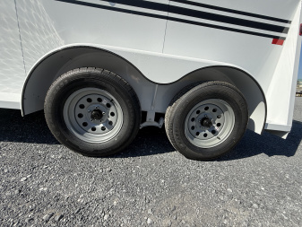 New 2026 Bee 2 Horse Durango Slant Load Horse Trailer