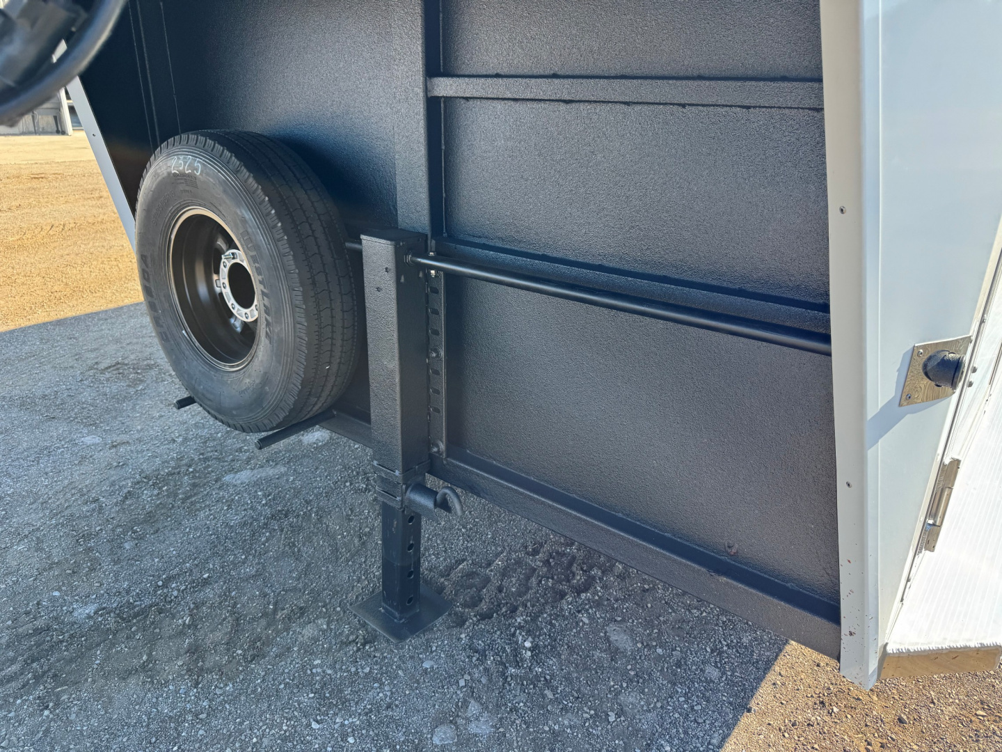 New 2026 Logan Coach 26' Stockman Combo-Dual Door