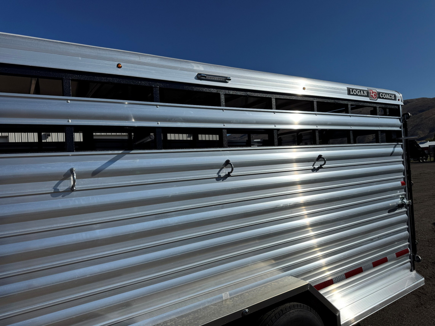 New 2026 Logan Coach 26' Stockman Combo-Dual Door