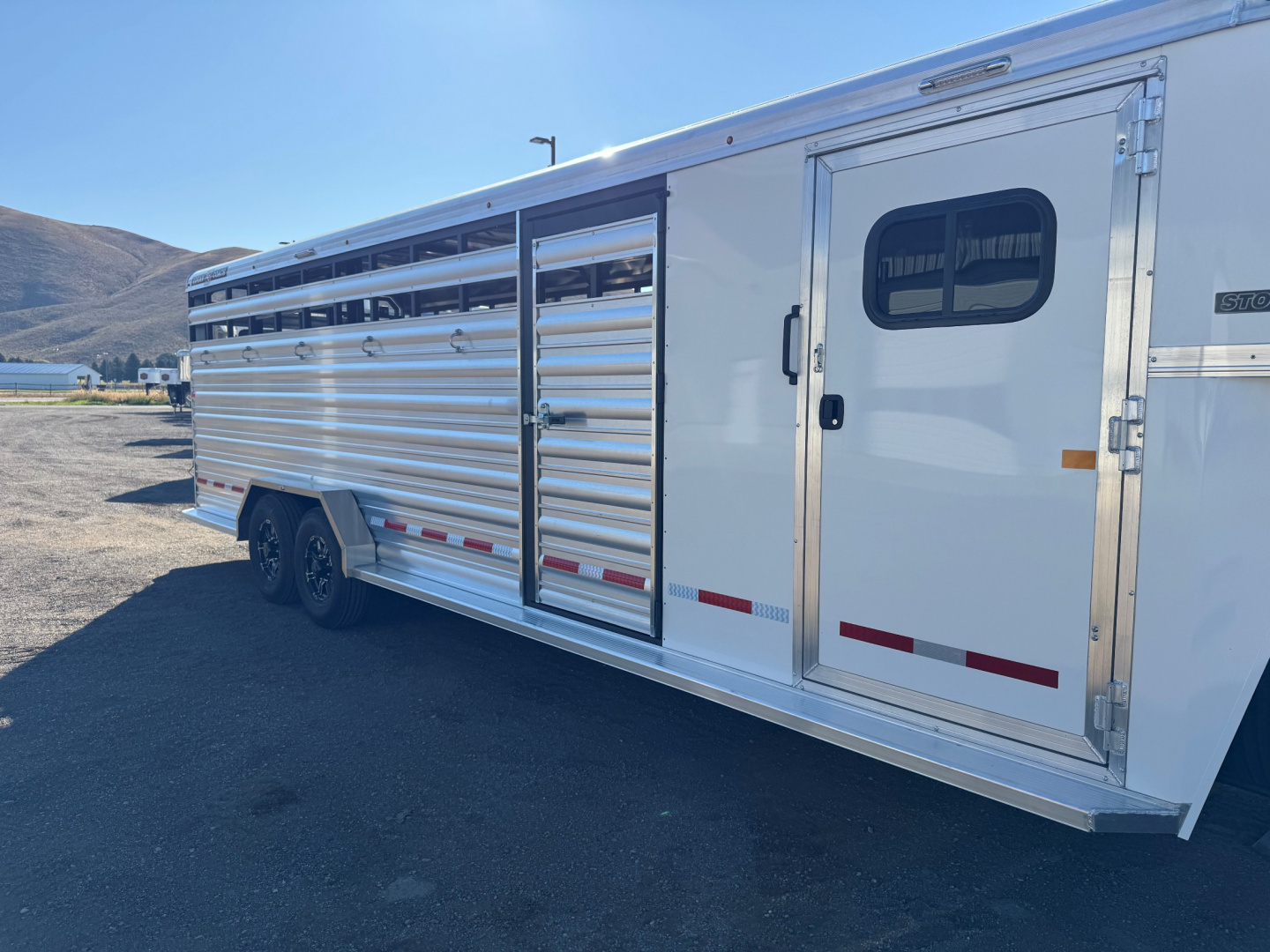 New 2026 Logan Coach 26' Stockman Combo-Dual Door