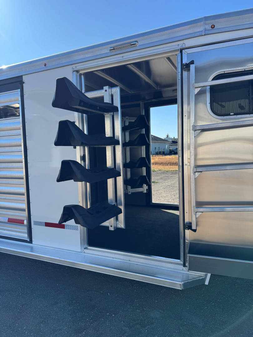New 2026 Logan Coach 26' Stockman Combo-Dual Door