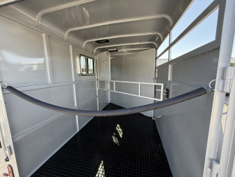 New 2026 Bee 2 Horse Durango Slant Load Horse Trailer