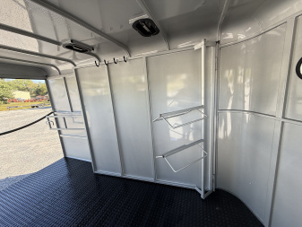 New 2026 Bee 2 Horse Durango Slant Load Horse Trailer