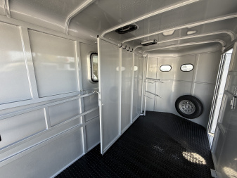 New 2026 Bee 2 Horse Durango Slant Load Horse Trailer