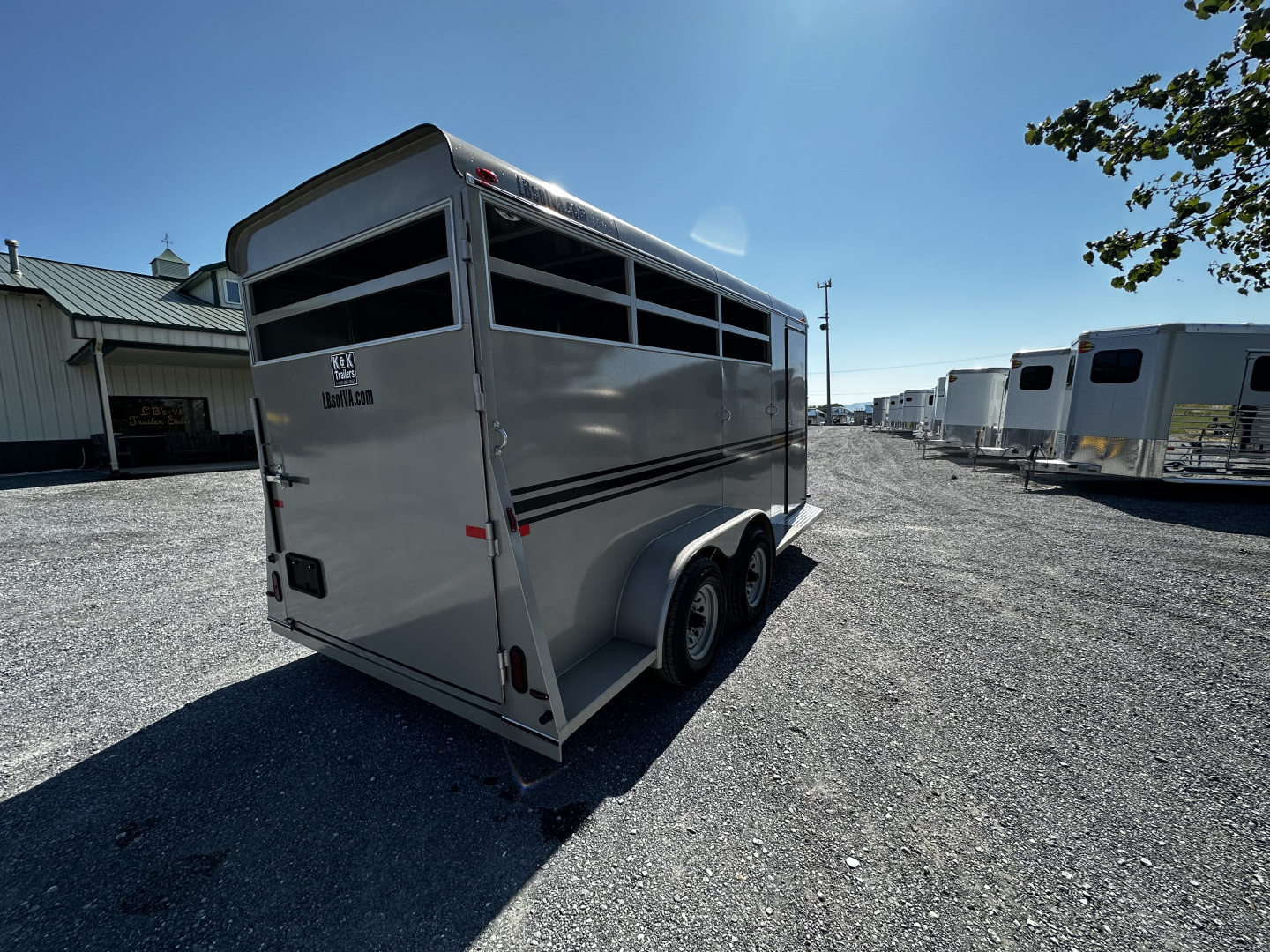 New 2026 Bee 3 Horse Durango Slant Load Horse Trailer