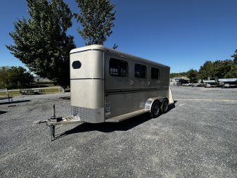 New 2026 Bee 3 Horse Durango Slant Load Horse Trailer