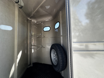 New 2026 Bee 3 Horse Durango Slant Load Horse Trailer