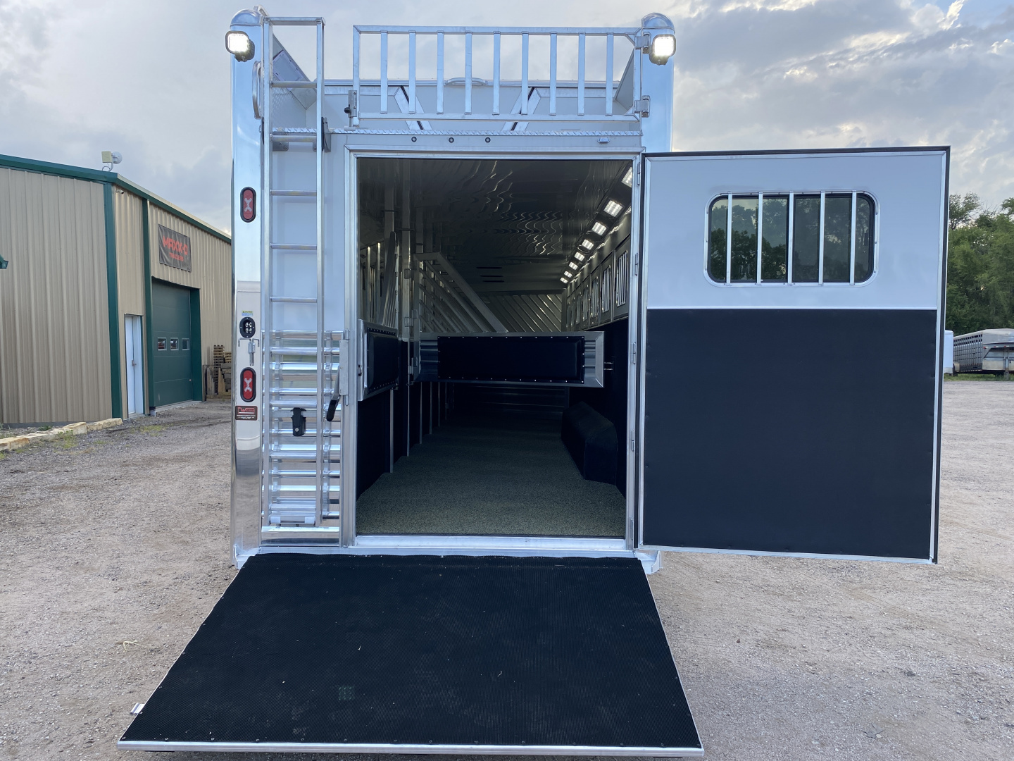 New 2026 Cimarron Norstar 8 Horse Trainer Trailer