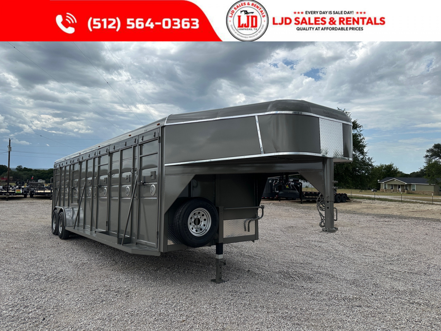 Used 2026 CALICO - 28' Exotic Game Trailer - 14 Stalls - Bi Folds