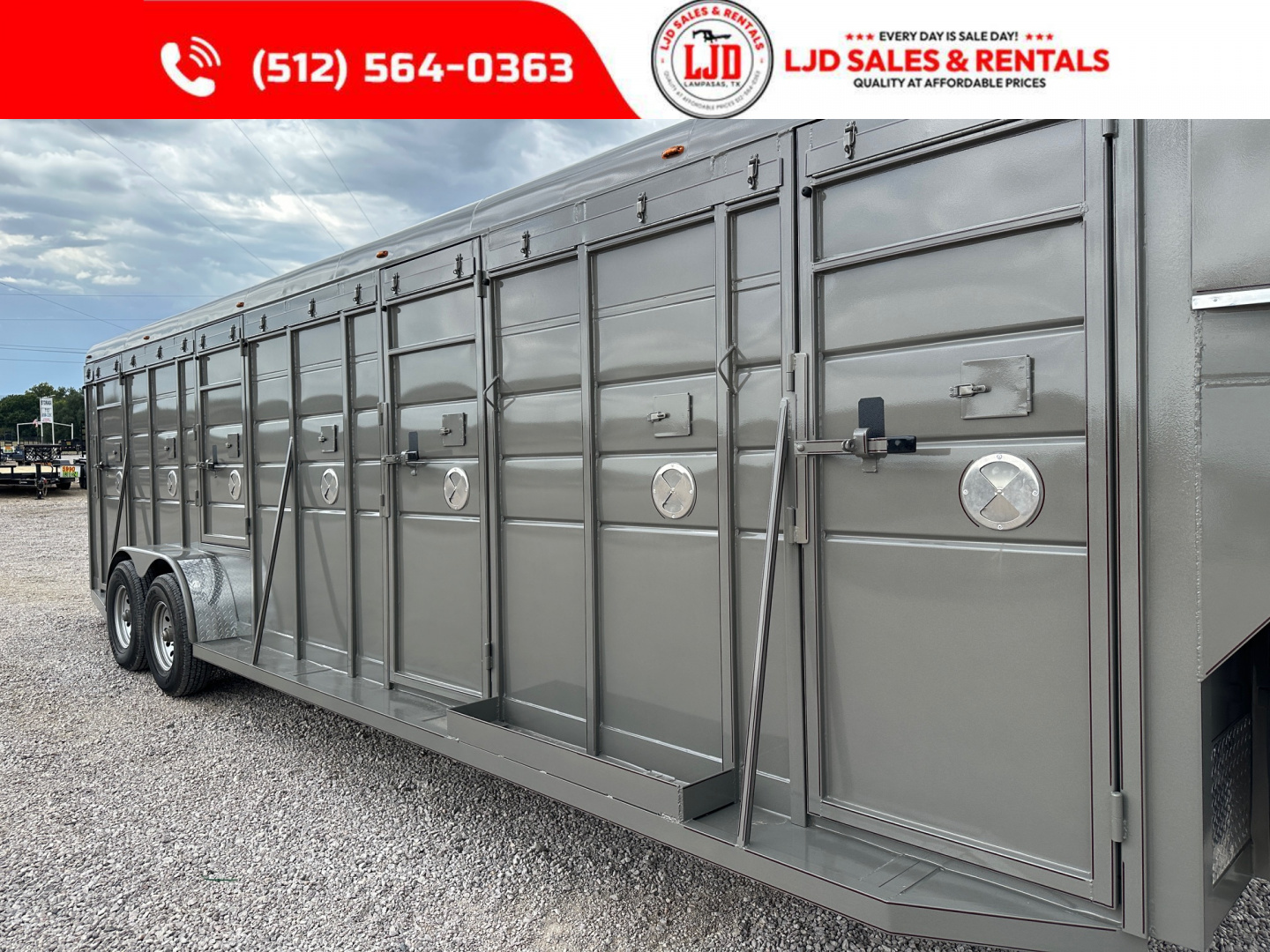 New 2026 CALICO - 28' Exotic Game Trailer - 14 Stalls - Bi Folds