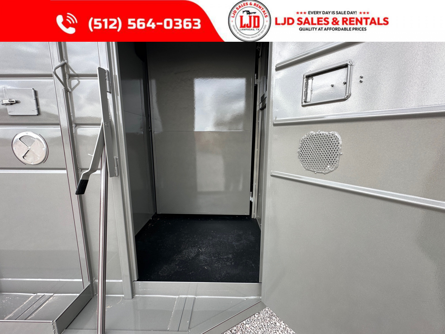 New 2026 CALICO - 28' Exotic Game Trailer - 14 Stalls - Bi Folds