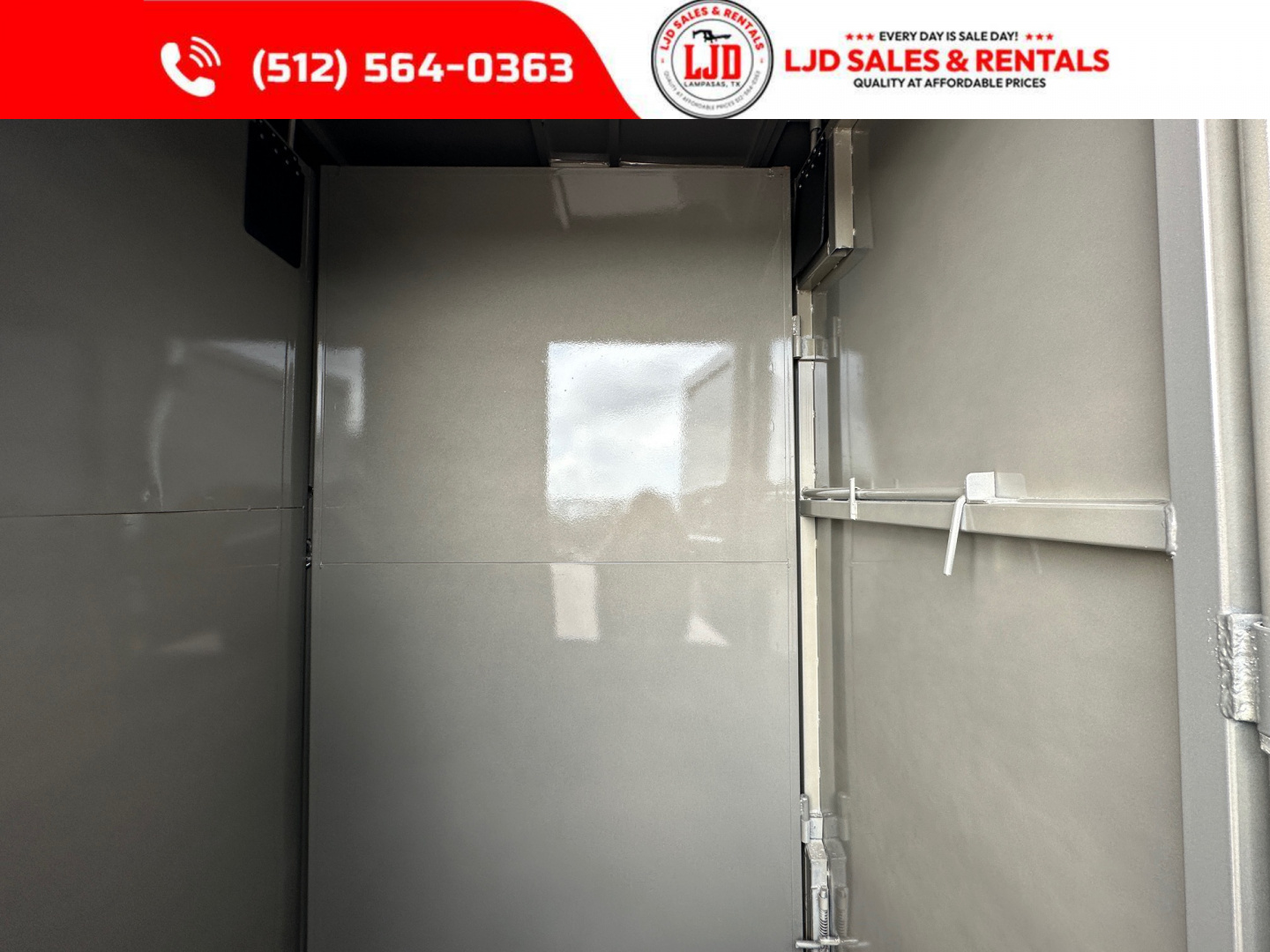 New 2026 CALICO - 28' Exotic Game Trailer - 14 Stalls - Bi Folds