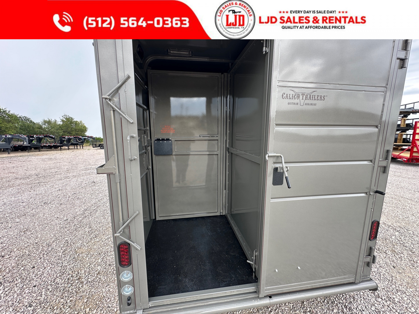 New 2026 CALICO - 28' Exotic Game Trailer - 14 Stalls - Bi Folds