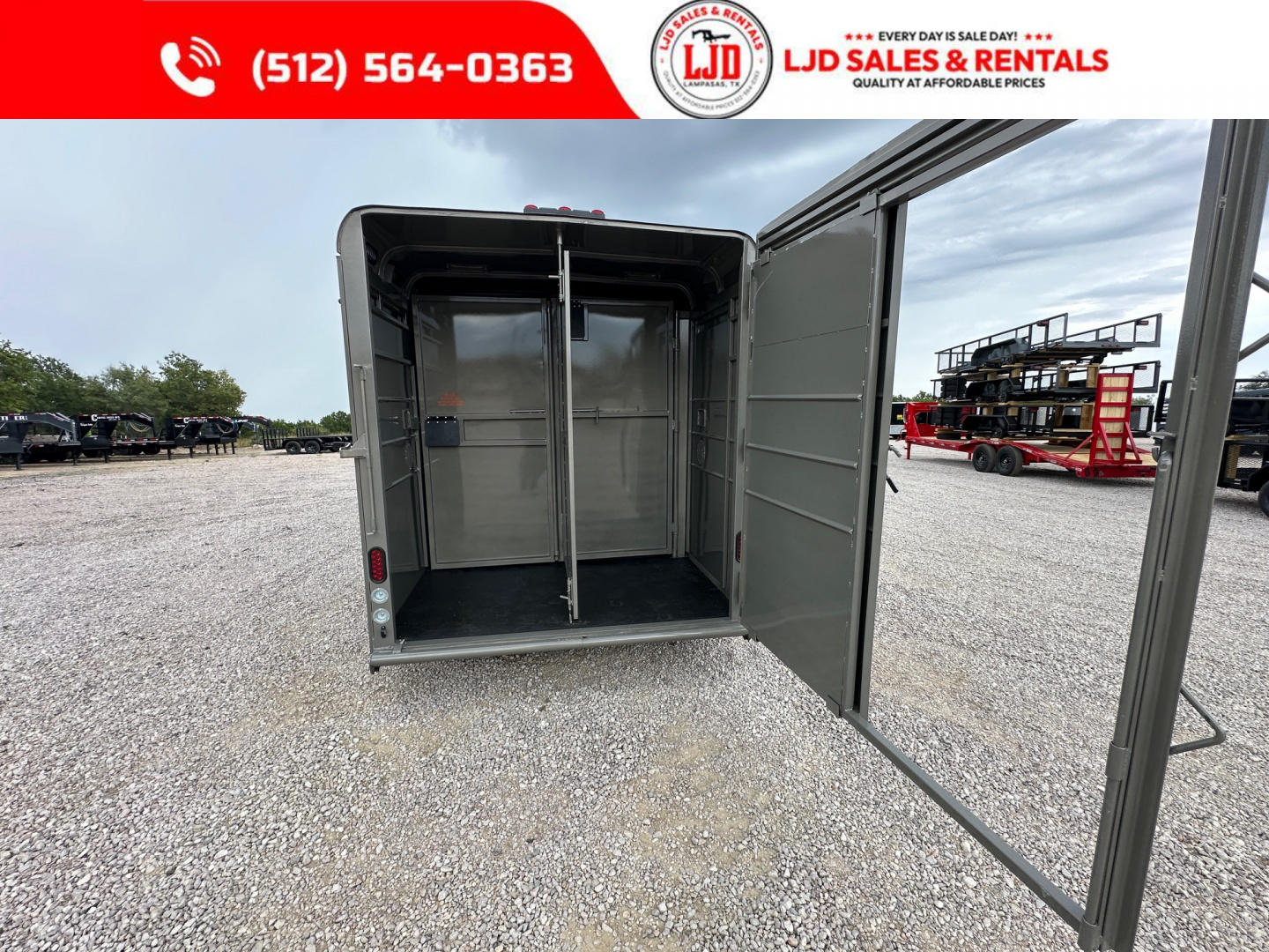 New 2026 CALICO - 28' Exotic Game Trailer - 14 Stalls - Bi Folds