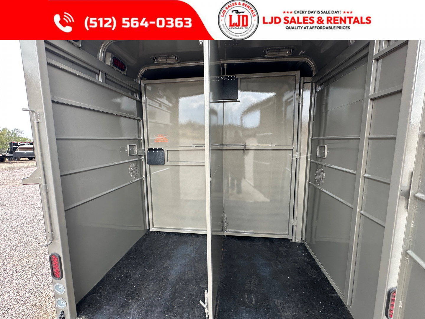 New 2026 CALICO - 28' Exotic Game Trailer - 14 Stalls - Bi Folds