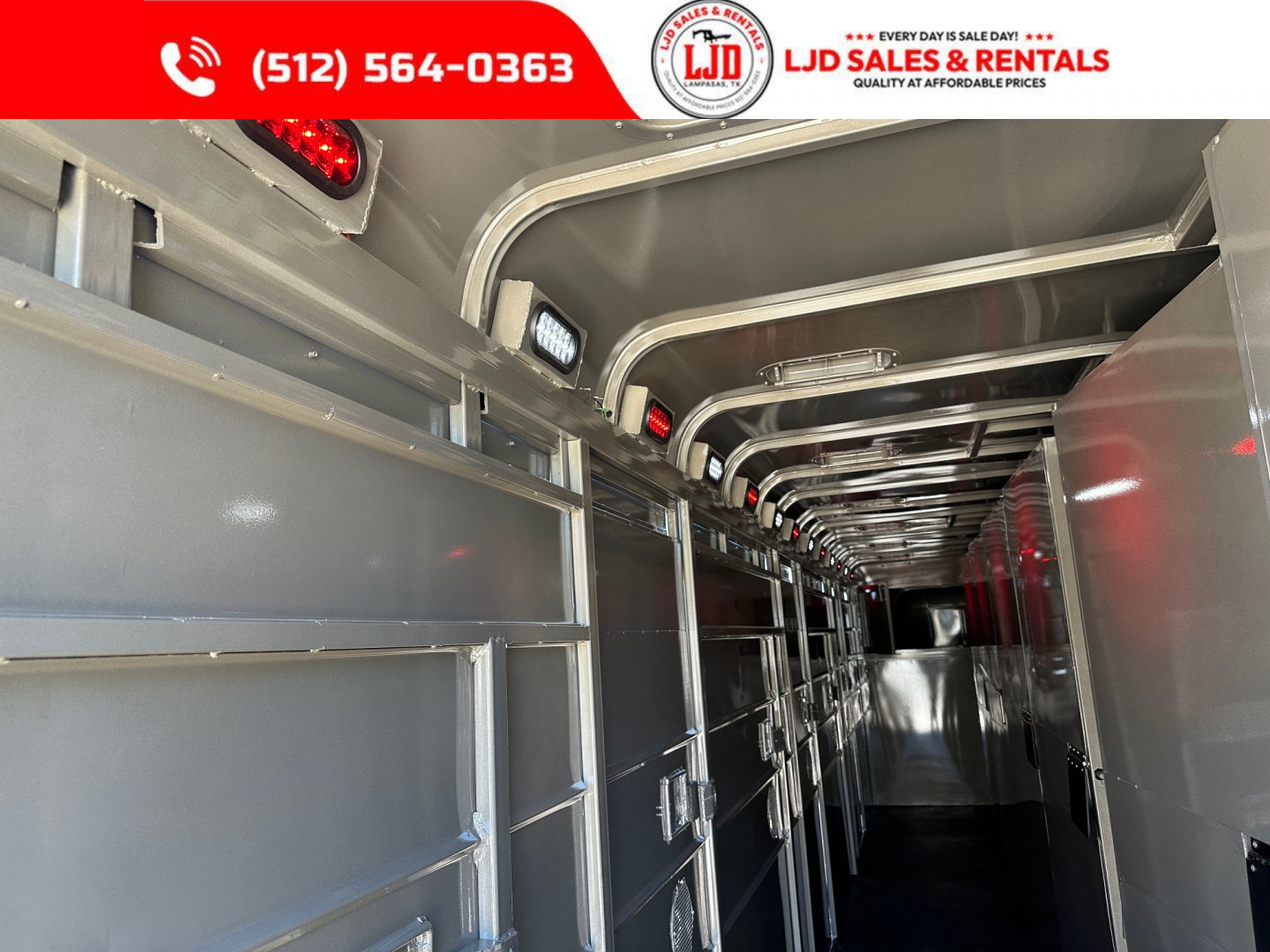 New 2026 CALICO - 28' Exotic Game Trailer - 14 Stalls - Bi Folds