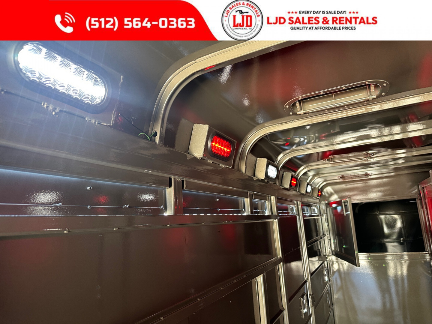 New 2026 CALICO - 28' Exotic Game Trailer - 14 Stalls - Bi Folds