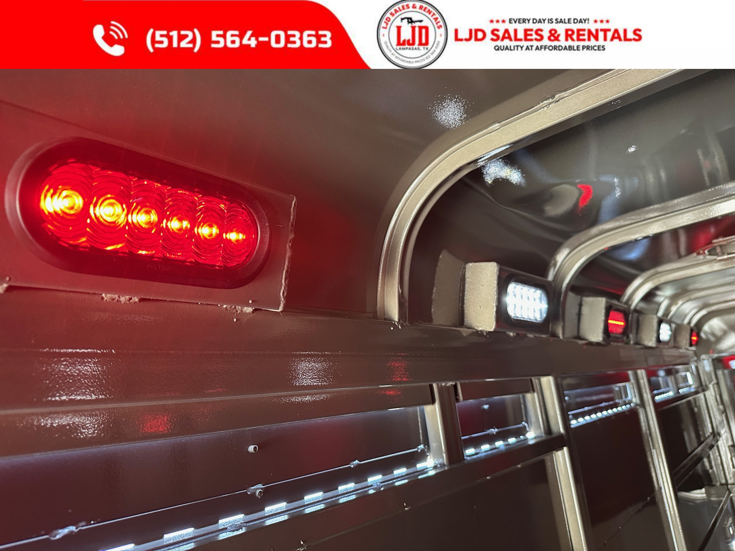 New 2026 CALICO - 28' Exotic Game Trailer - 14 Stalls - Bi Folds