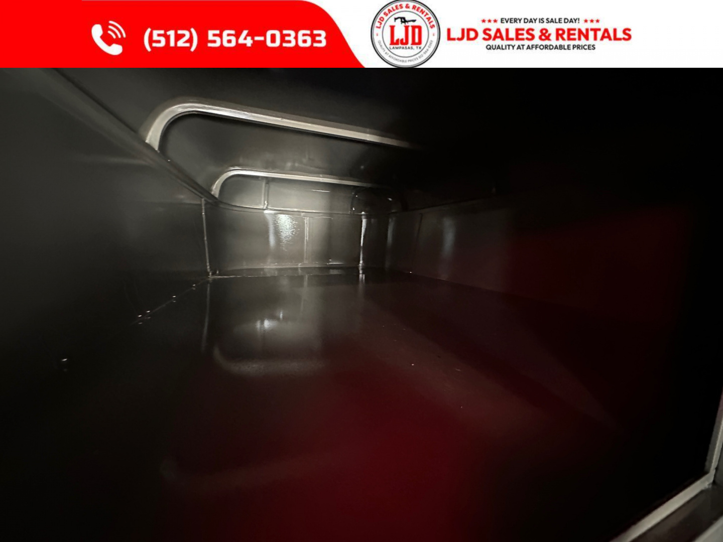 New 2026 CALICO - 28' Exotic Game Trailer - 14 Stalls - Bi Folds