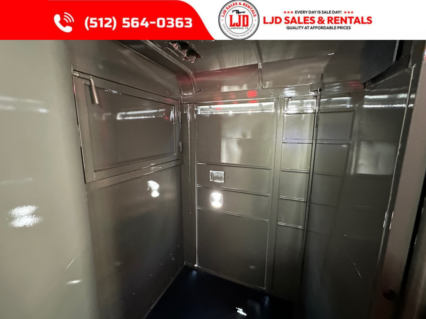 New 2026 CALICO - 28' Exotic Game Trailer - 14 Stalls - Bi Folds