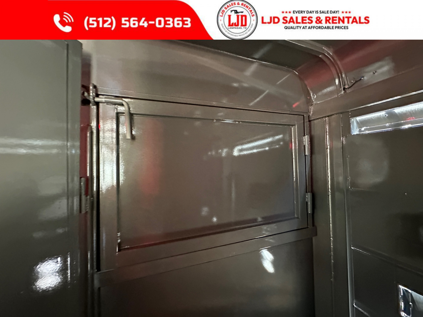 New 2026 CALICO - 28' Exotic Game Trailer - 14 Stalls - Bi Folds