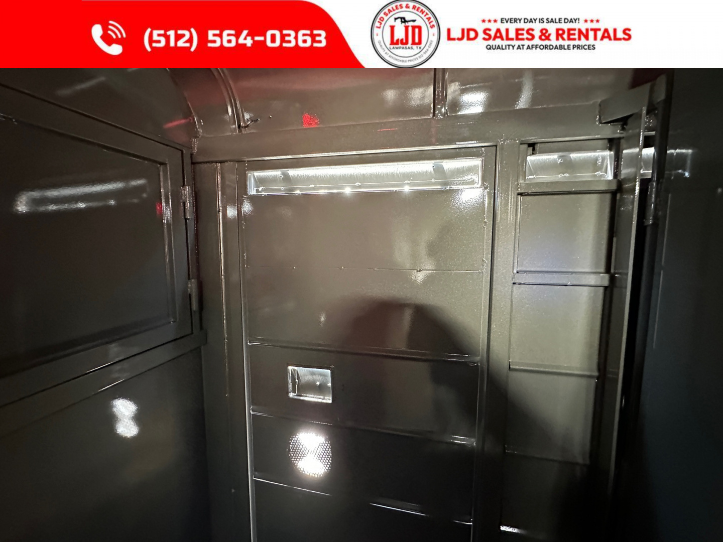 New 2026 CALICO - 28' Exotic Game Trailer - 14 Stalls - Bi Folds