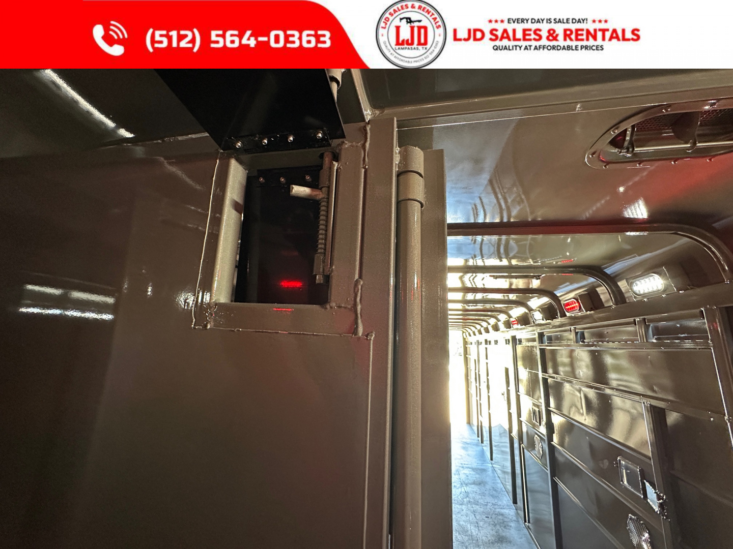 New 2026 CALICO - 28' Exotic Game Trailer - 14 Stalls - Bi Folds