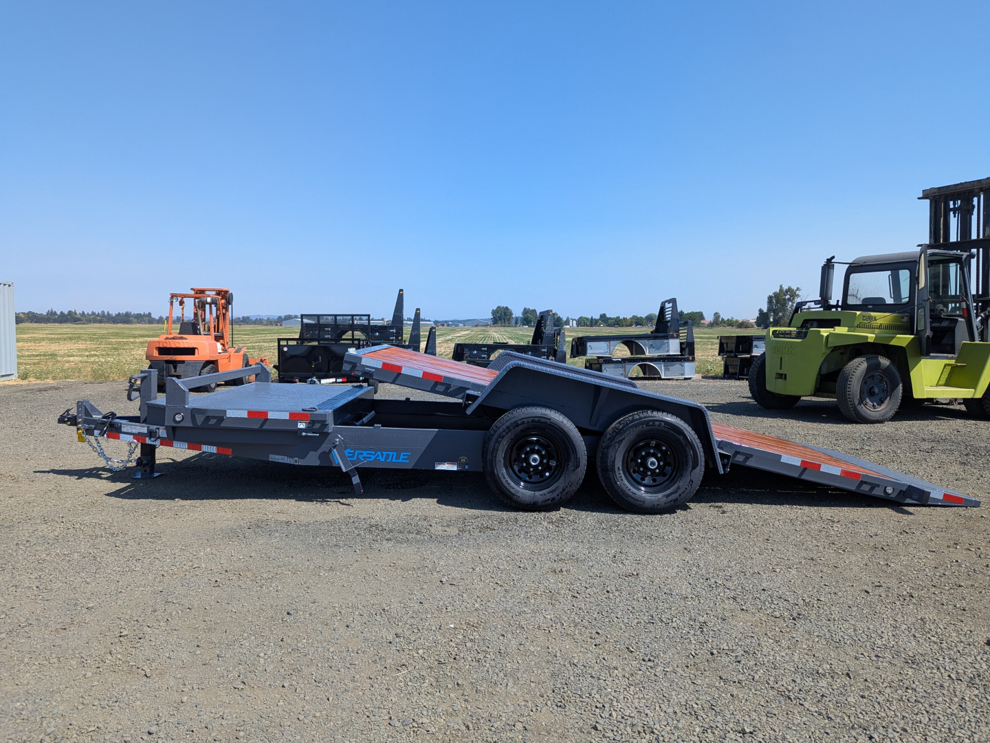 New 2024 VERSATILE TRAILERS SF20'X7'/14K Tilt Trailer