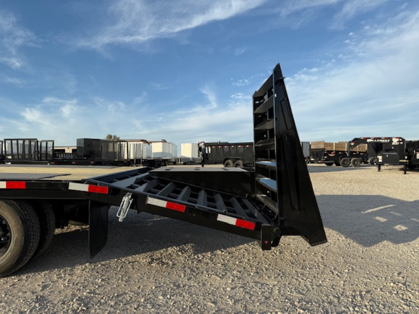 New 2026 H&H Black 102"x25'+5' 25.9k Low Profile Super Deluxe Ramps Gooseneck Deckover Trailer