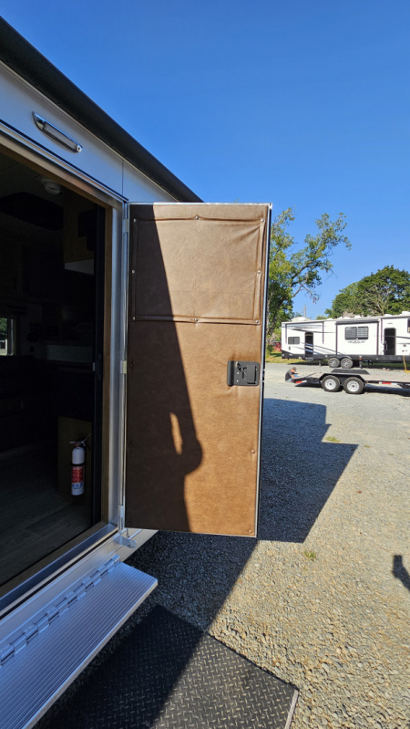 New 2026 Featherlite Trailers 9808 GOOSENECK 8.5X30 Horse Trailer