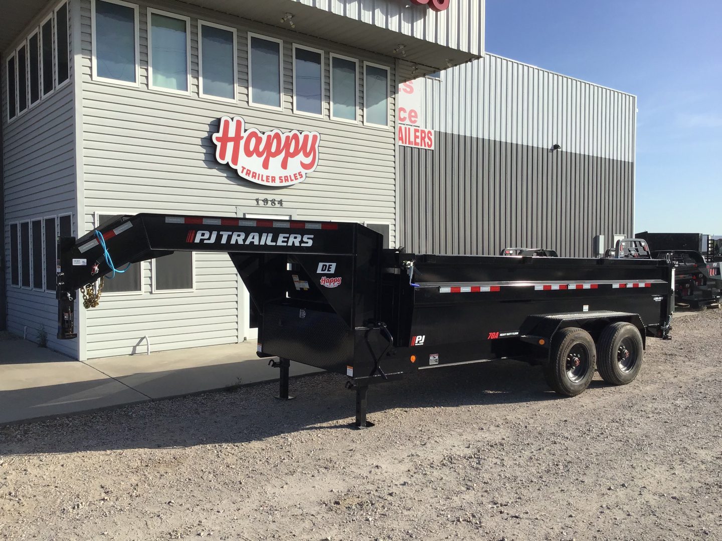 New 2026 PJ 82"x16' GN Tandem Axle HD Low Pro Dump w/ 36" Sides – DE