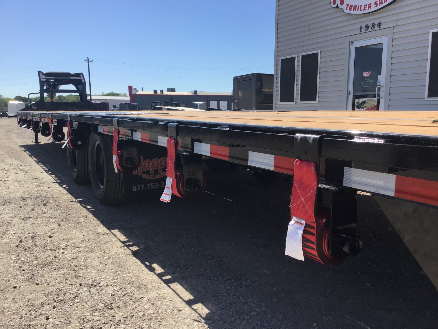 New 2026 PJ 102"x40' GN Low-Pro Flatbed w/ Duals - LD