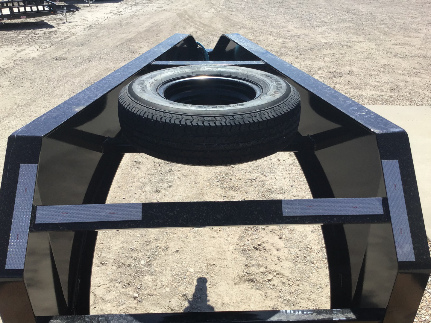 New 2026 PJ 102"x40' GN Low-Pro Flatbed w/ Duals - LD