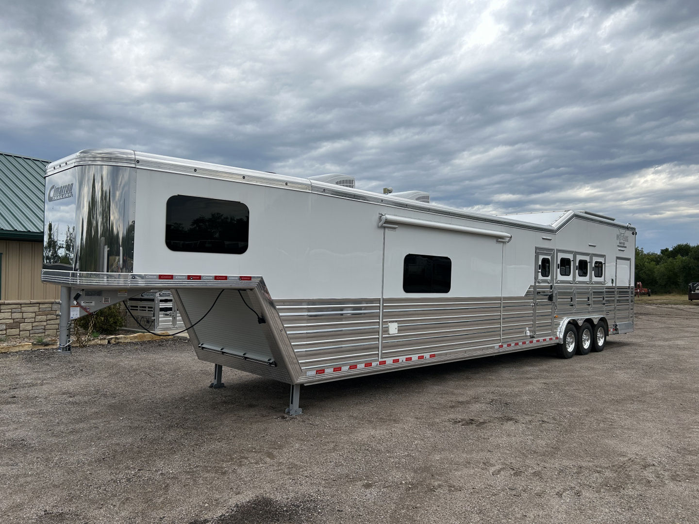 New 2025 Cimarron LQ 4 Horse Norstar w/ Signature Quarters