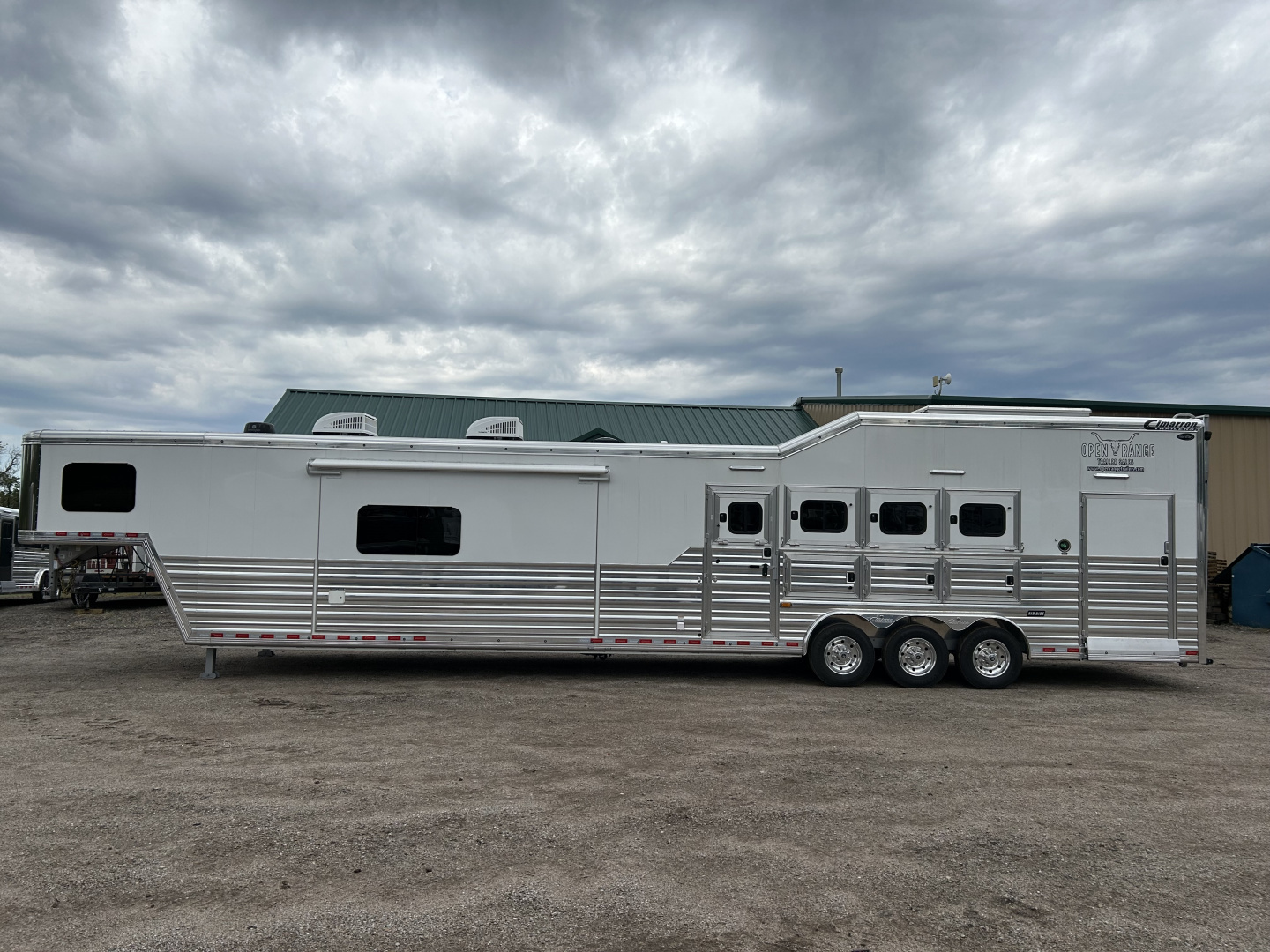 New 2025 Cimarron LQ 4 Horse Norstar w/ Signature Quarters