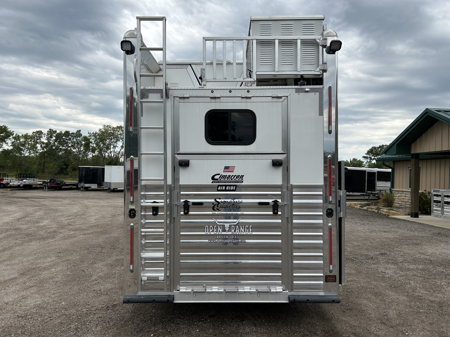 New 2025 Cimarron LQ 4 Horse Norstar w/ Signature Quarters