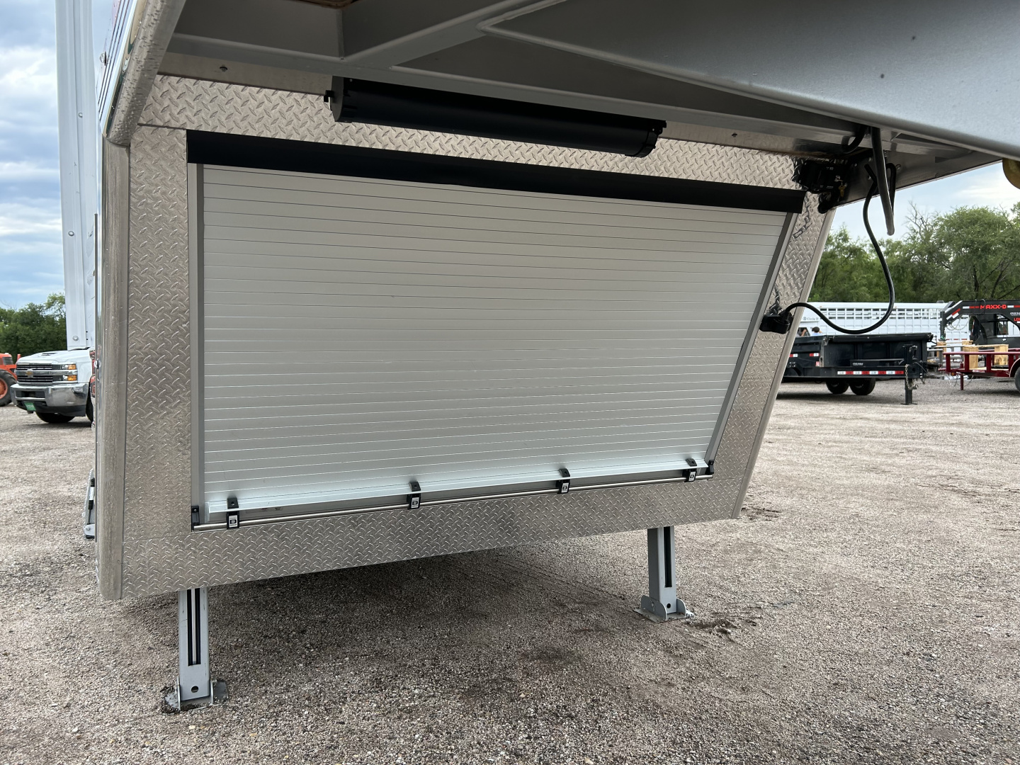 New 2025 Cimarron LQ 4 Horse Norstar w/ Signature Quarters