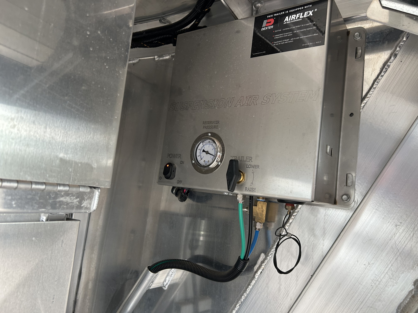 New 2025 Cimarron LQ 4 Horse Norstar w/ Signature Quarters