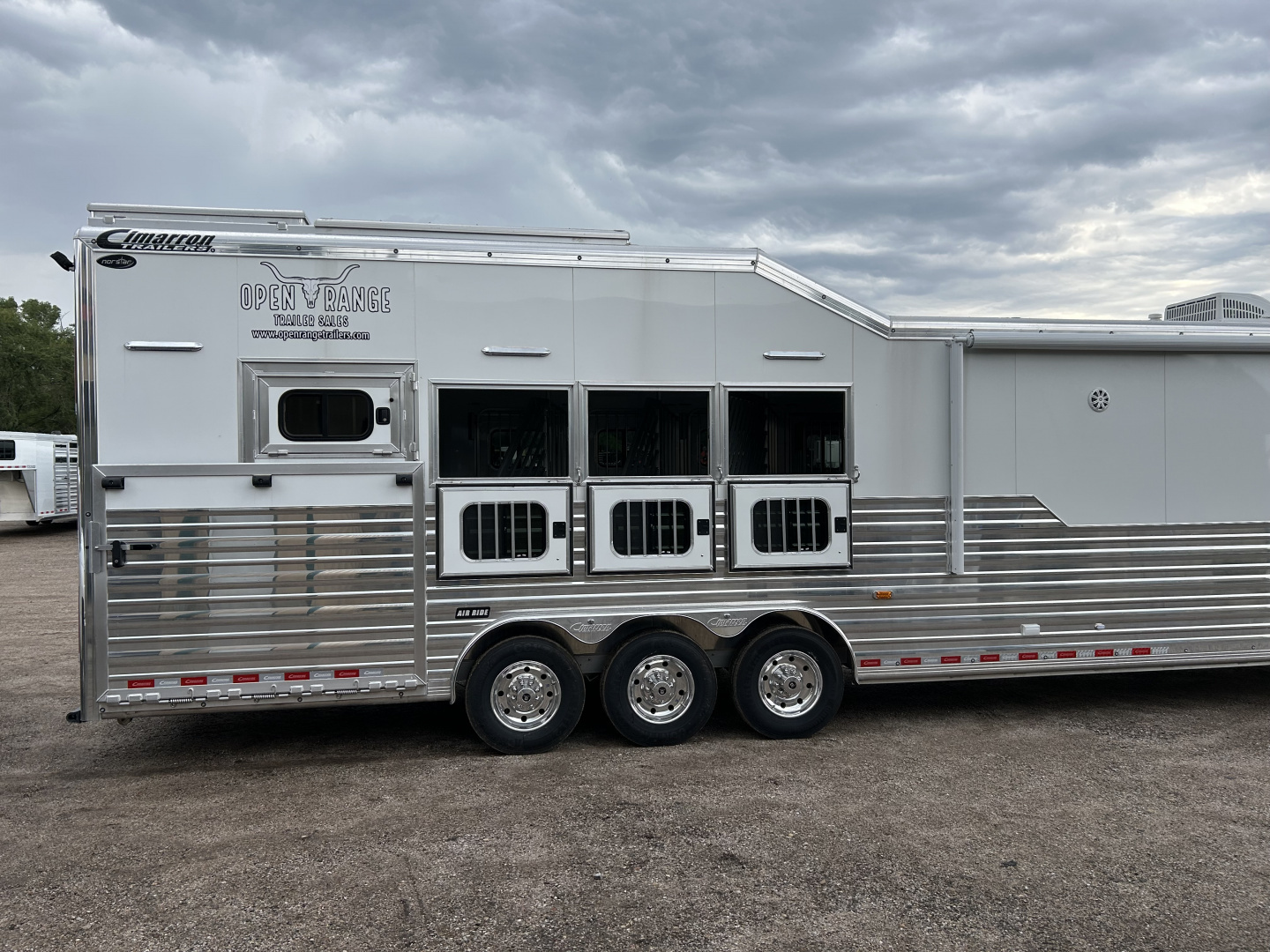 New 2025 Cimarron LQ 4 Horse Norstar w/ Signature Quarters