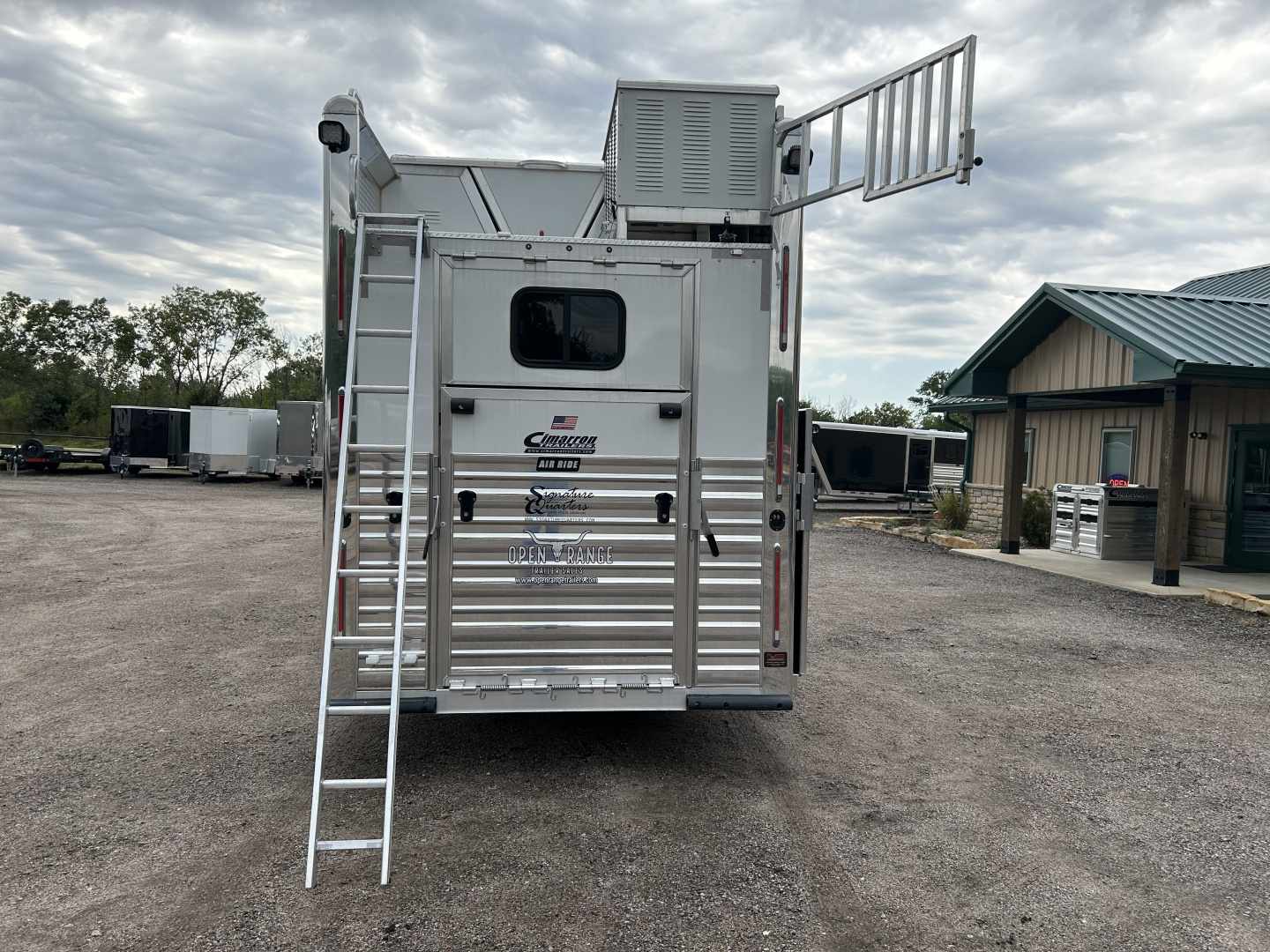 New 2025 Cimarron LQ 4 Horse Norstar w/ Signature Quarters