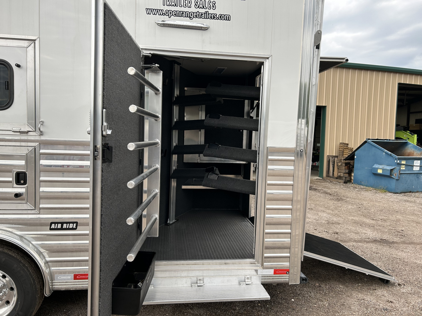 New 2025 Cimarron LQ 4 Horse Norstar w/ Signature Quarters