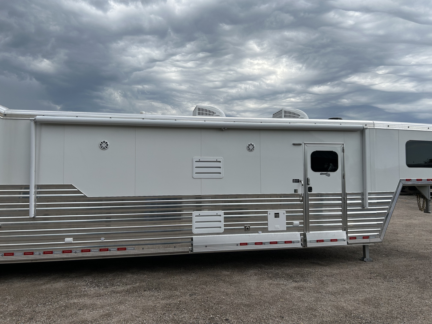 New 2025 Cimarron LQ 4 Horse Norstar w/ Signature Quarters