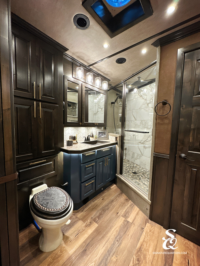 New 2025 Cimarron LQ 4 Horse Norstar w/ Signature Quarters