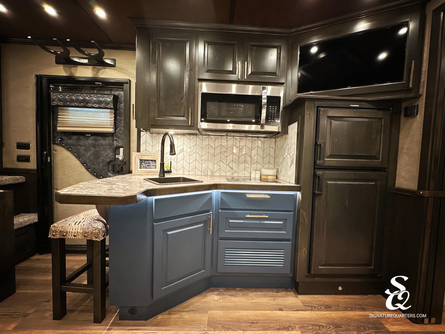 New 2025 Cimarron LQ 4 Horse Norstar w/ Signature Quarters