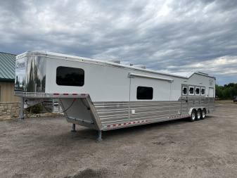 New 2025 Cimarron LQ 4 Horse Norstar w/ Signature Quarters