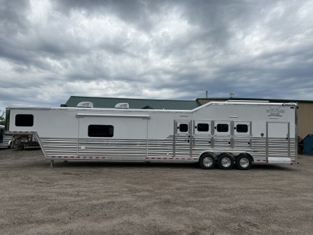 New 2025 Cimarron LQ 4 Horse Norstar w/ Signature Quarters