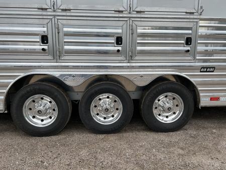 New 2025 Cimarron LQ 4 Horse Norstar w/ Signature Quarters