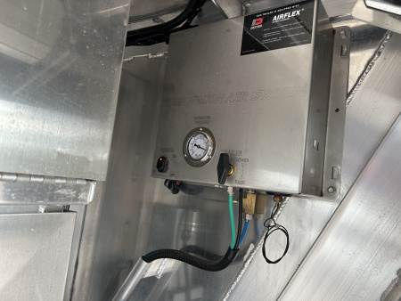 New 2025 Cimarron LQ 4 Horse Norstar w/ Signature Quarters