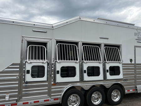 New 2025 Cimarron LQ 4 Horse Norstar w/ Signature Quarters