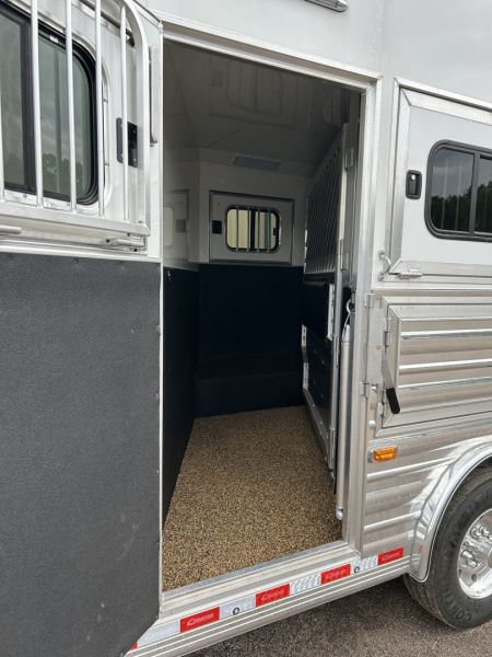 New 2025 Cimarron LQ 4 Horse Norstar w/ Signature Quarters